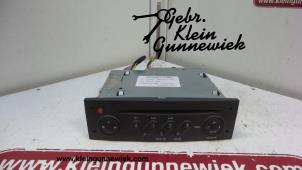 Używane Radioodtwarzacz CD Renault Clio Cena € 100,00 Procedura marży oferowane przez Gebr.Klein Gunnewiek Ho.BV