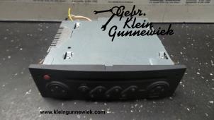 Used Radio CD player Renault Clio Price € 90,00 Margin scheme offered by Gebr.Klein Gunnewiek Ho.BV