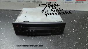Used Radio CD player Renault Trafic Price € 100,00 Margin scheme offered by Gebr.Klein Gunnewiek Ho.BV