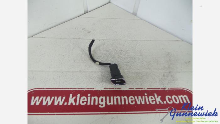 Używane Przelacznik Opel Insignia Cena € 15,00 Procedura marży oferowane przez Klein Gunnewiek Autodemontage & Motorentechniek
