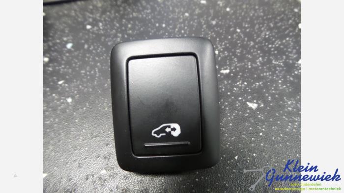 Używane Przelacznik Volkswagen Sharan Cena € 20,00 Procedura marży oferowane przez Klein Gunnewiek Autodemontage & Motorentechniek