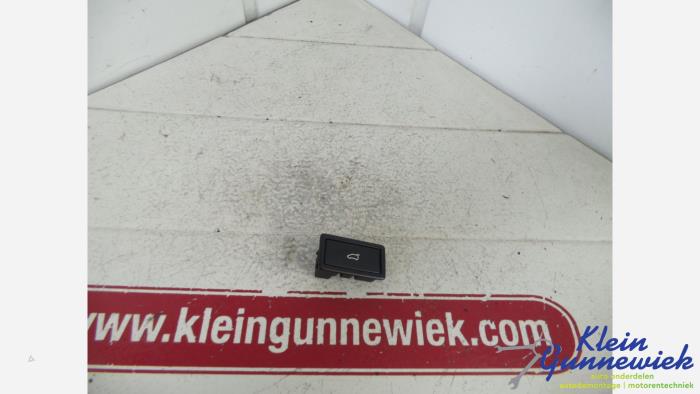 Używane Przelacznik Volkswagen Sharan Cena € 20,00 Procedura marży oferowane przez Klein Gunnewiek Autodemontage & Motorentechniek