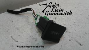 Usados Interruptor Volkswagen Polo Precio € 9,50 Norma de margen ofrecido por Gebr.Klein Gunnewiek Ho.BV