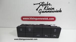 Gebrauchte Schalter Skoda Octavia Preis auf Anfrage angeboten von Gebr.Klein Gunnewiek Ho.BV