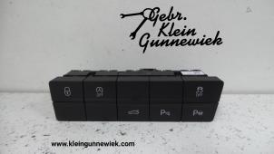 Gebrauchte Schalter Skoda Octavia Preis auf Anfrage angeboten von Gebr.Klein Gunnewiek Ho.BV