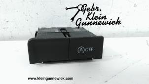 Używane Przelacznik Volkswagen Crafter Cena € 10,00 Procedura marży oferowane przez Gebr.Klein Gunnewiek Ho.BV