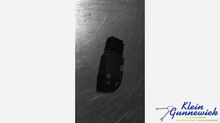 Używane Przelacznik Renault Clio Cena € 16,00 Procedura marży oferowane przez Klein Gunnewiek Autodemontage & Motorentechniek