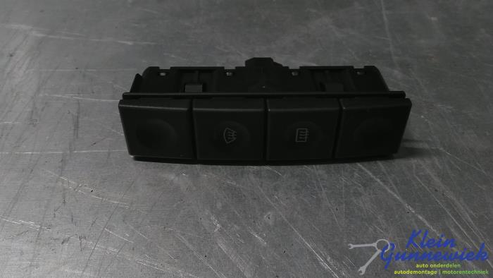 Używane Przelacznik Ford Fusion Cena € 15,00 Procedura marży oferowane przez Klein Gunnewiek Autodemontage & Motorentechniek