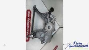 Używane Wspornik pradnicy dolny Mercedes Sprinter Cena na żądanie oferowane przez Klein Gunnewiek Autodemontage & Motorentechniek