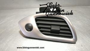 Usados Rejilla de aire de salpicadero Renault Scenic Precio de solicitud ofrecido por Gebr.Klein Gunnewiek Ho.BV