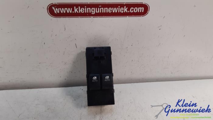 Usados Interruptor combinado de ventanillas Kia Ceed Precio € 15,00 Norma de margen ofrecido por Klein Gunnewiek Autodemontage & Motorentechniek