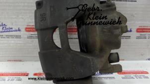 Used Front brake calliper, right Renault Scenic Price on request offered by Gebr.Klein Gunnewiek Ho.BV