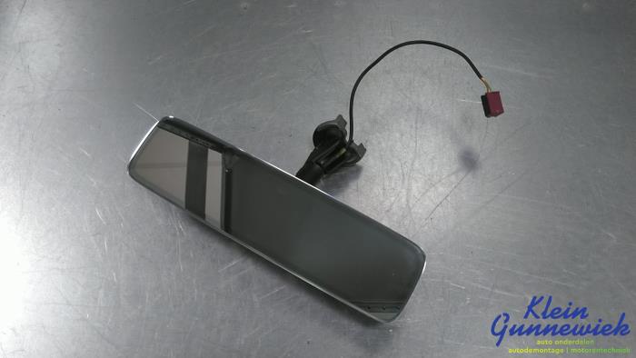 Używane Lusterko wewnetrzne Mercedes EQC Cena € 175,00 Procedura marży oferowane przez Klein Gunnewiek Autodemontage & Motorentechniek
