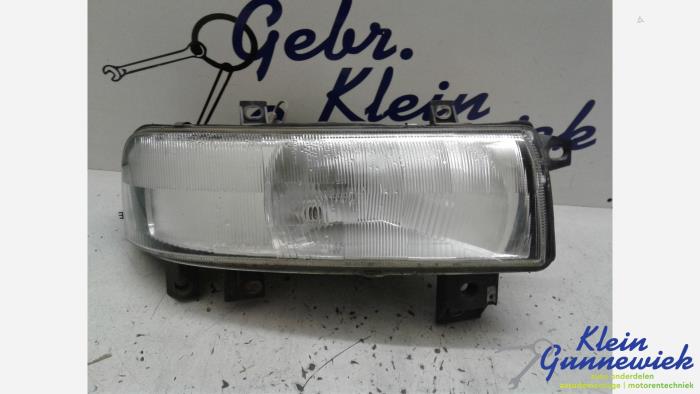 Używane Reflektor prawy Renault Mascott Cena € 24,00 Procedura marży oferowane przez Klein Gunnewiek Autodemontage & Motorentechniek