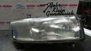 Gebrauchte Scheinwerfer rechts Renault Master Preis auf Anfrage angeboten von Gebr.Klein Gunnewiek Ho.BV