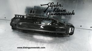 Usagé Poignée portière 4portes arrière gauche Mercedes E-Klasse Prix € 30,00 Règlement à la marge proposé par Gebr.Klein Gunnewiek Ho.BV