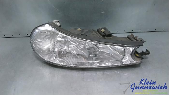 Używane Reflektor prawy Ford Mondeo Cena € 18,00 Procedura marży oferowane przez Klein Gunnewiek Autodemontage & Motorentechniek