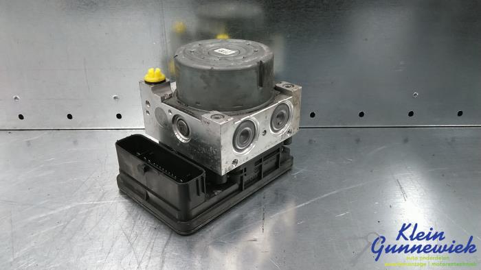 Used ABS pump Volkswagen E-Golf Price € 97,00 Margin scheme offered by Klein Gunnewiek Autodemontage & Motorentechniek