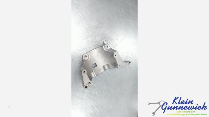 Usagé Support dynamo bas Volvo XC40 Prix € 31,00 Règlement à la marge proposé par Klein Gunnewiek Autodemontage & Motorentechniek