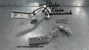 Gebrauchte Motorhaube Scharnier Mercedes Vito Preis € 50,00 Margenregelung angeboten von Gebr.Klein Gunnewiek Ho.BV