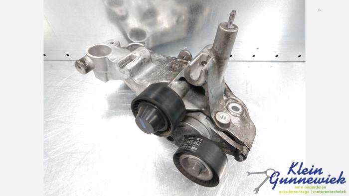 Usagé Support dynamo bas Renault Master Prix € 55,00 Règlement à la marge proposé par Klein Gunnewiek Autodemontage & Motorentechniek