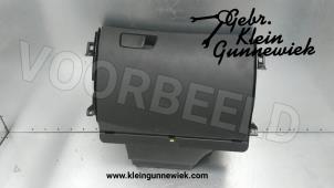 Used Glovebox Renault Megane Price € 65,00 Margin scheme offered by Gebr.Klein Gunnewiek Ho.BV