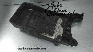 Usagé Boîtier de batterie Volkswagen Tiguan Prix € 25,00 Règlement à la marge proposé par Gebr.Klein Gunnewiek Ho.BV