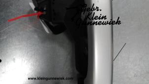 Usagé Poignée de porte avant droite Renault Megane Prix € 30,00 Règlement à la marge proposé par Gebr.Klein Gunnewiek Ho.BV