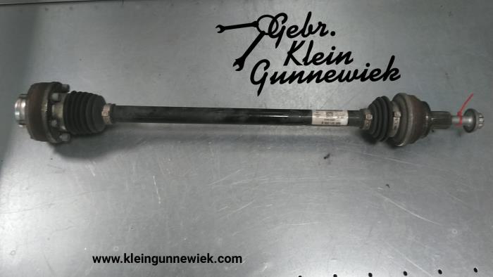 Drive shaft, rear right from a Volkswagen Tiguan 2018