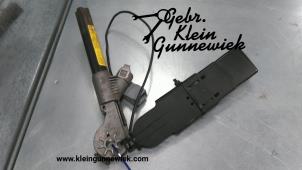 Used Seatbelt tensioner, left Renault Kangoo Price € 35,00 Margin scheme offered by Gebr.Klein Gunnewiek Ho.BV