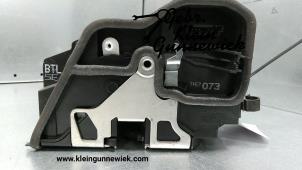 Używane Mechanizm blokady drzwi lewych przednich wersja 4-drzwiowa BMW X5 Cena € 65,00 Procedura marży oferowane przez Gebr.Klein Gunnewiek Ho.BV