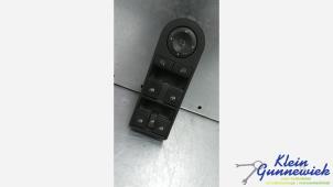 Begagnade Flerfunktionsbrytare, fönster Opel Zafira Pris € 40,00 Marginaltabell erbjuds av Klein Gunnewiek Autodemontage & Motorentechniek
