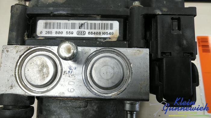 Used ABS pump Renault Clio Price € 94,00 Margin scheme offered by Klein Gunnewiek Autodemontage & Motorentechniek