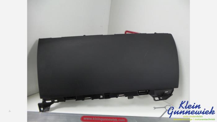 Begagnade Handskfack Tesla Model 3 Pris € 81,00 Marginaltabell erbjuds av Klein Gunnewiek Autodemontage & Motorentechniek