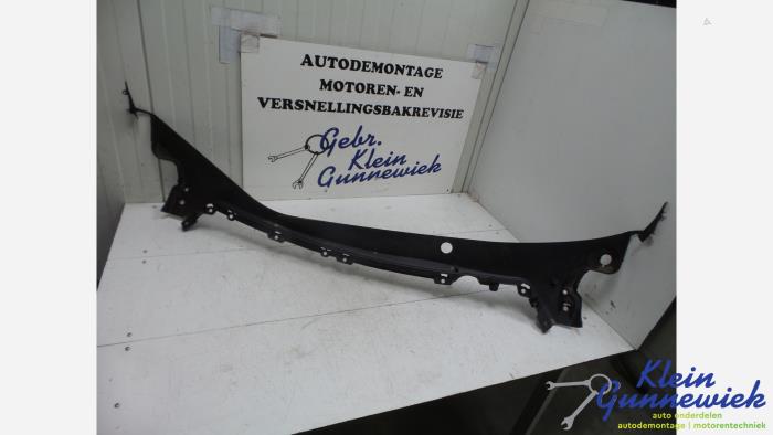 Używane Parawan Tesla Model 3 Cena € 77,00 Procedura marży oferowane przez Klein Gunnewiek Autodemontage & Motorentechniek