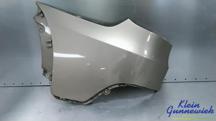 Rear bumper corner trim
