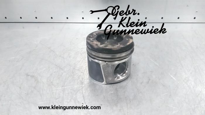 Piston from a Renault Trafic 2016