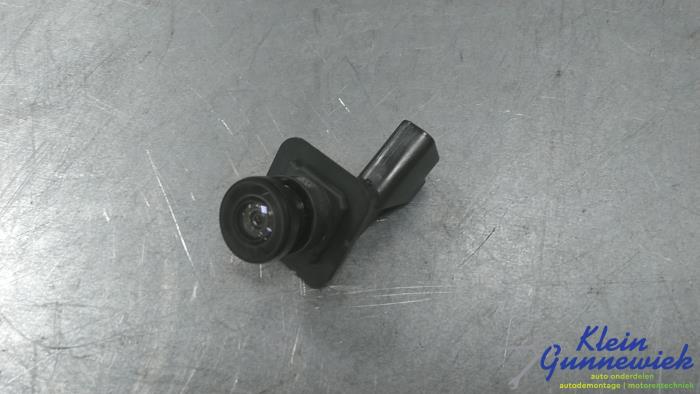 Używane Kamera cofania Ford Fiesta Cena € 77,00 Procedura marży oferowane przez Klein Gunnewiek Autodemontage & Motorentechniek