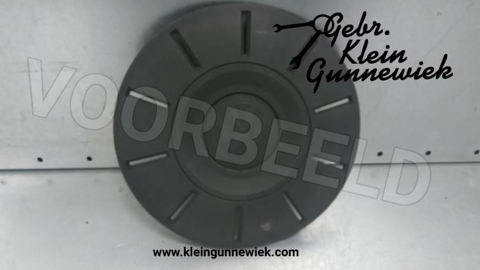 Wheel cover (spare) from a Volkswagen Transporter 2017