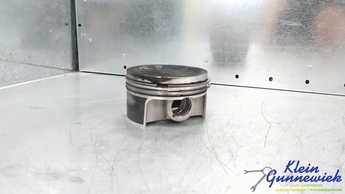 Usagé Piston Mercedes GLA Prix € 108,00 Règlement à la marge proposé par Klein Gunnewiek Autodemontage & Motorentechniek