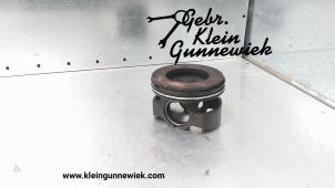 Gebrauchte Kolben Renault Master Preis € 100,00 Margenregelung angeboten von Gebr.Klein Gunnewiek Ho.BV