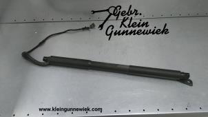 Used Rear gas strut, left BMW 3-Serie Price € 75,00 Margin scheme offered by Gebr.Klein Gunnewiek Ho.BV