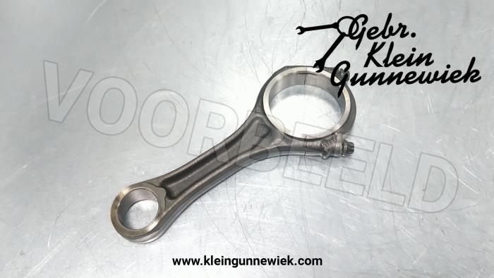 Connecting rod from a Audi Q7 2008