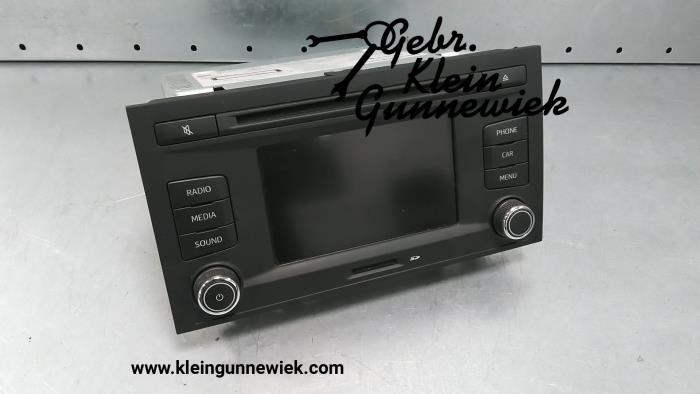 Radio CD player from a Seat Leon 2013