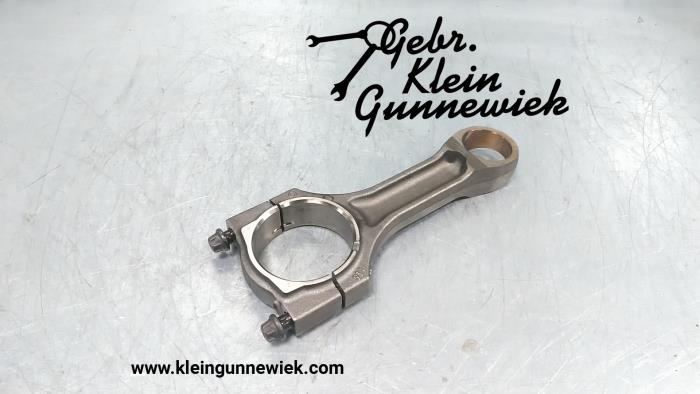 Connecting rod from a BMW 3-Serie 2019