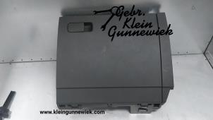 Używane Schowek w desce rozdzielczej Volkswagen Touran Cena € 50,00 Procedura marży oferowane przez Gebr.Klein Gunnewiek Ho.BV
