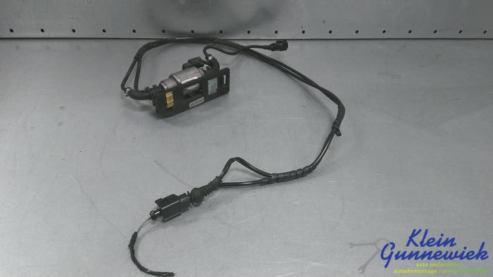 Usagé Pompe à carburant Volkswagen Touran Prix € 113,00 Règlement à la marge proposé par Klein Gunnewiek Autodemontage & Motorentechniek
