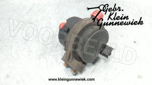 Gebrauchte Wasserpumpe Renault Master Preis € 35,00 Margenregelung angeboten von Gebr.Klein Gunnewiek Ho.BV