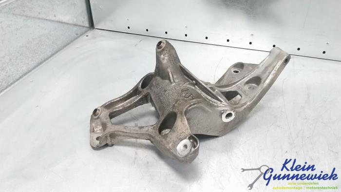 Usagé Support dynamo bas BMW 1-Série Prix € 35,00 Règlement à la marge proposé par Klein Gunnewiek Autodemontage & Motorentechniek