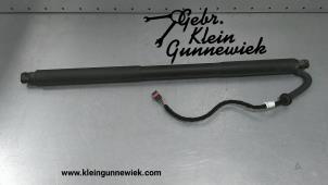 Gebrauchte Gasdämpfer rechts hinten Porsche Cayenne Preis € 165,00 Margenregelung angeboten von Gebr.Klein Gunnewiek Ho.BV